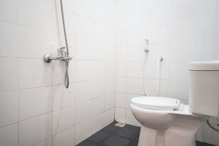 Bathroom 4, RedDoorz Syariah @ Buduran Sidoarjo, Sidoarjo
