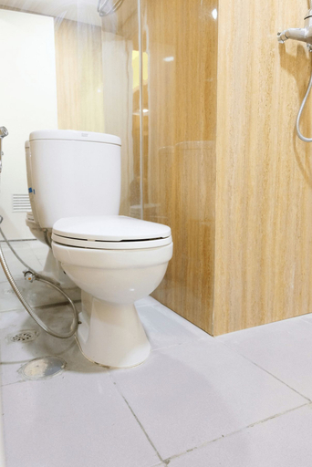 Bathroom 3, Highest Value Studio Apartment at Parkland Avenue By Travelio, Tangerang Selatan