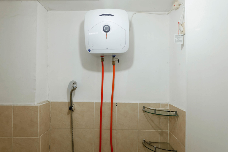 Bathroom 5, Sea View Studio Apartment at Green Bay Pluit By Travelio, Jakarta Utara