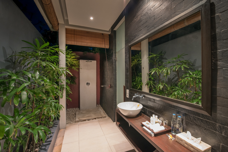 Bathroom 11
