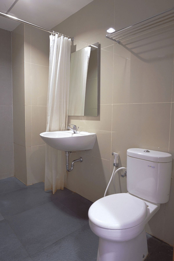 Bathroom 4, Hotel Grand Sayang Makassar, Makassar