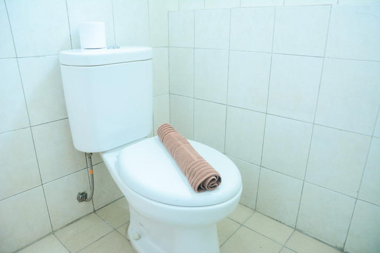 Bathroom 5, 2BR Apartment Bintaro Park View near Bintaro Plaza By Travelio, Jakarta Selatan