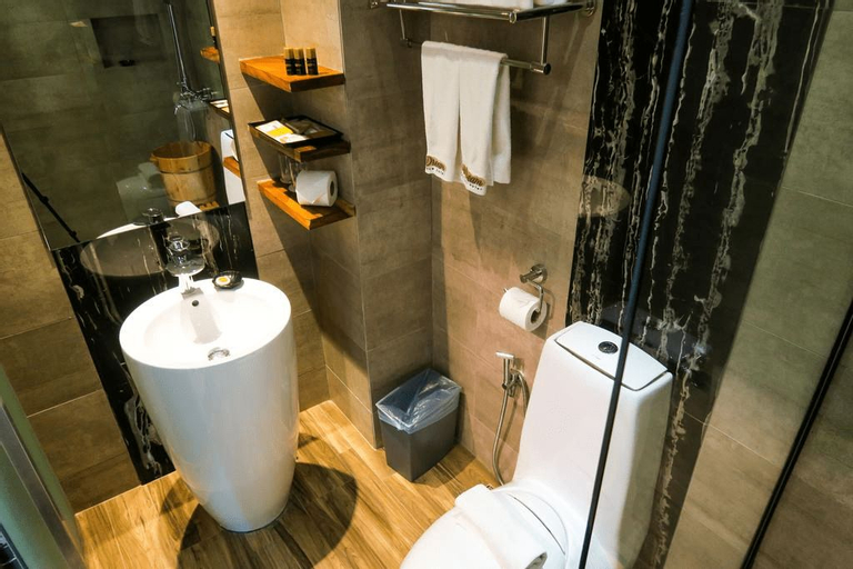 Bathroom 7