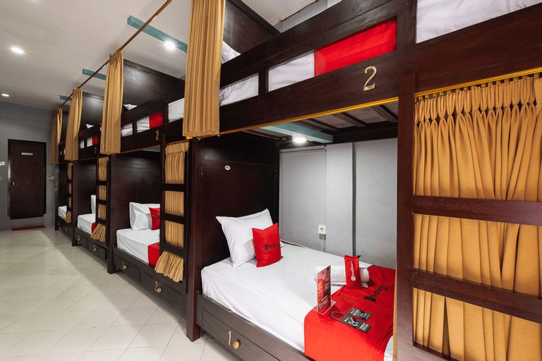 RedDoorz Hostel near Trans Studio mall, Badung