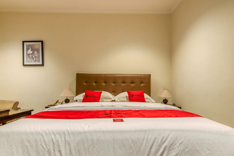 RedDoorz Plus near Dharmawangsa Square, Jakarta Selatan