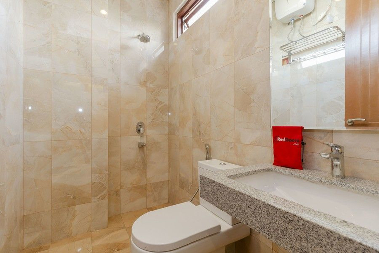 RedDoorz Plus @ CBD Bintaro, South Tangerang