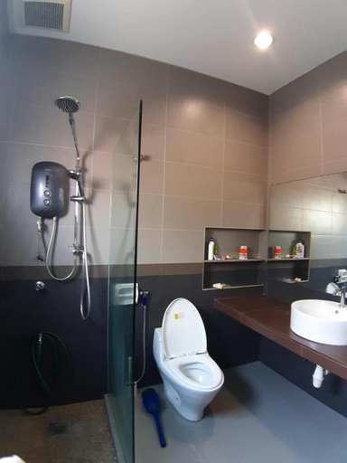 Bathroom 5, Walasa Kuala Lumpur Homes by MSH, Kuala Lumpur