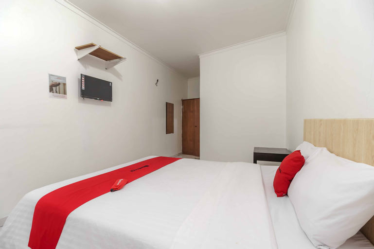 RedDoorz Syariah near Ragunan Zoo 3, South Jakarta