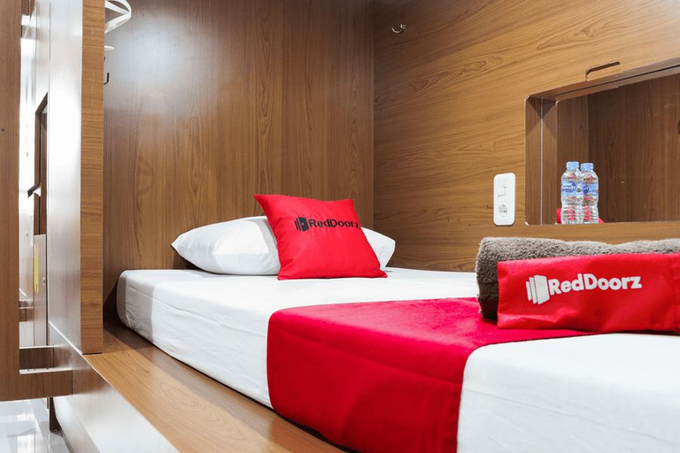 Bedroom 3, RedDoorz Hostel near Mall Boxies 123, Bogor