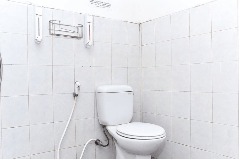 Bathroom 5, RedDoorz near UGM 3, Sleman