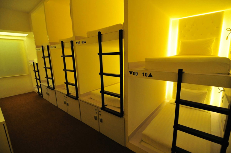 Bedroom 5, New Batavia Capsule Hotel, Central Jakarta