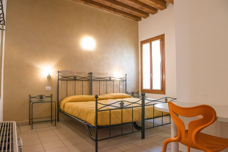 Bedroom 2, Domus Clugiae, Venezia