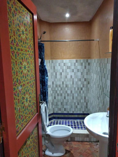 Bathroom, Kayezer, Rabat