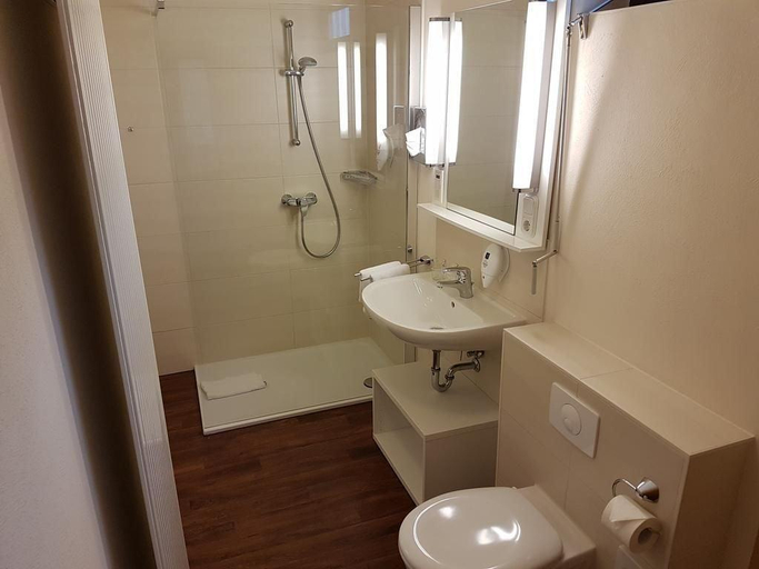Bathroom 4, Hotel Rosmarin Garni, Ammerland