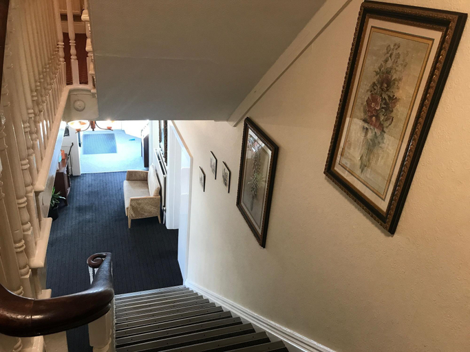 Bathroom 4, Hotel Capital, Poole