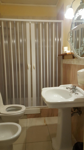 Bathroom 5, B&B Napoli Centro, Napoli