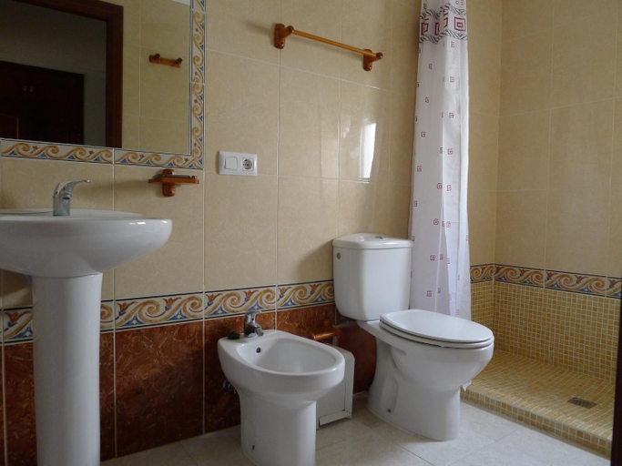 Bathroom 5, Hostel Conil - Habitaciones con bano privado en el centro de Conil, Cádiz