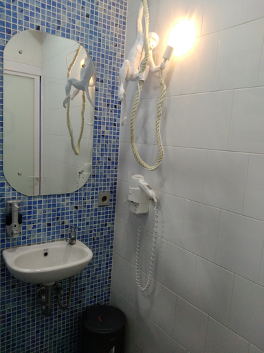 Rosalyne Sleepbox Hotel