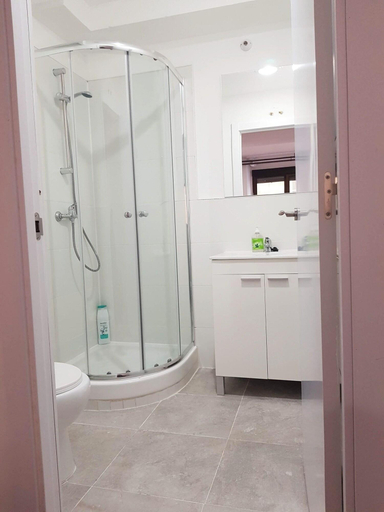 Bathroom 4, Palafox 23 Hostel, Madrid