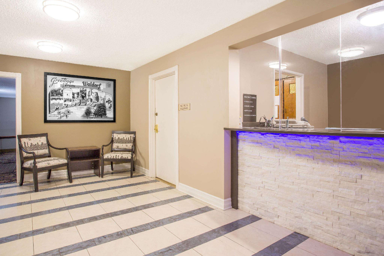 Public Area 3, Super 8 by Wyndham Waldorf, Charles