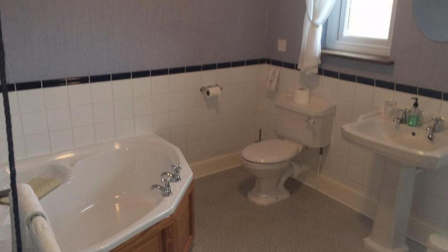 Bathroom 4, Hillcrest House Bed & Breakfast, Northumberland