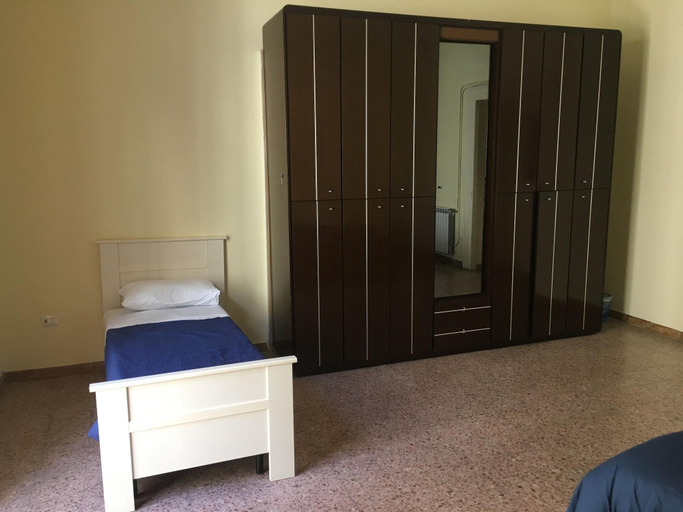Bedroom 3, 6 Small Rooms, Napoli