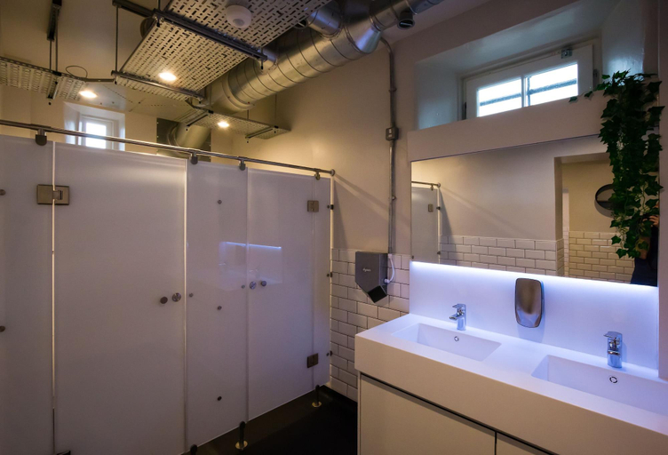 Bathroom 5, Code Pod A The Court Edinburgh, Edinburgh