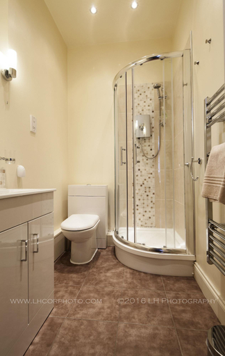 Bathroom 5, Ben A'an House, Stirling