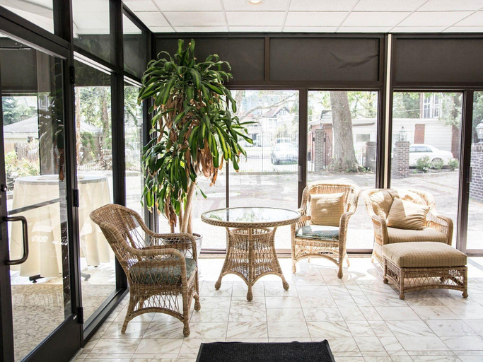 Public Area 2, The Manor on Front, Dauphin