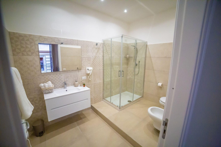 Bathroom 5, B&B Opera dei Pupi, Palermo