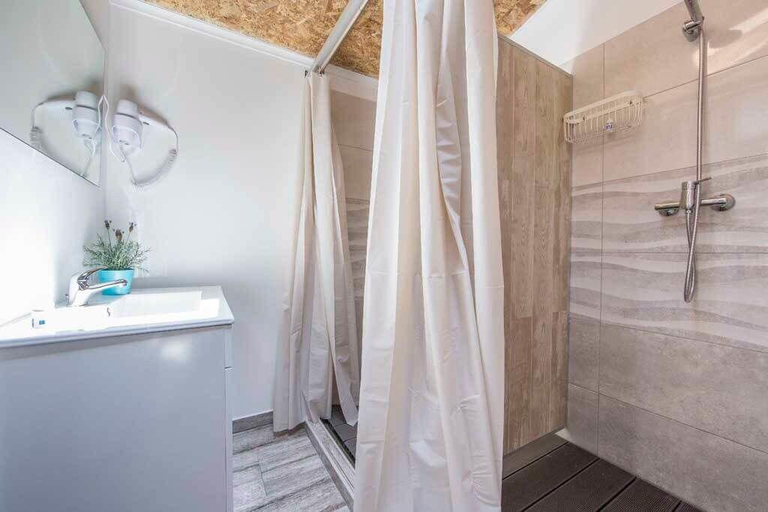 Bathroom 4, Vila Maria by Host-Point, Almada