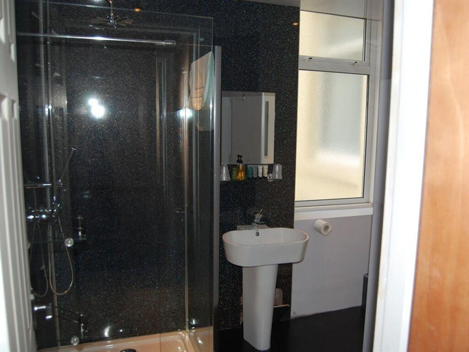 Bathroom 2, The Dragonfly, Blackpool
