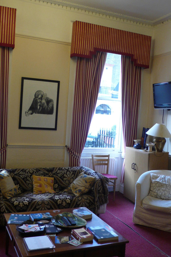 Public Area 2, Pickwick Hall - Hostel, London