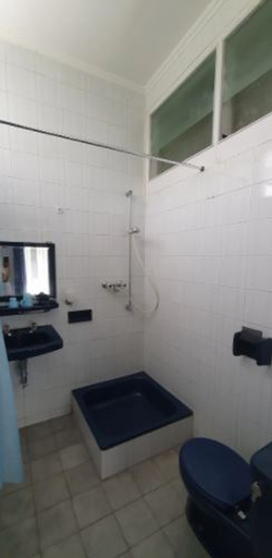 bathroom 12