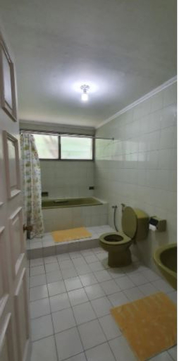 bathroom 10