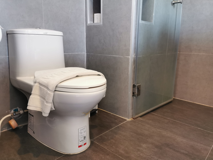 Bathroom 4, Surf & Sand Resort, Hua Hin