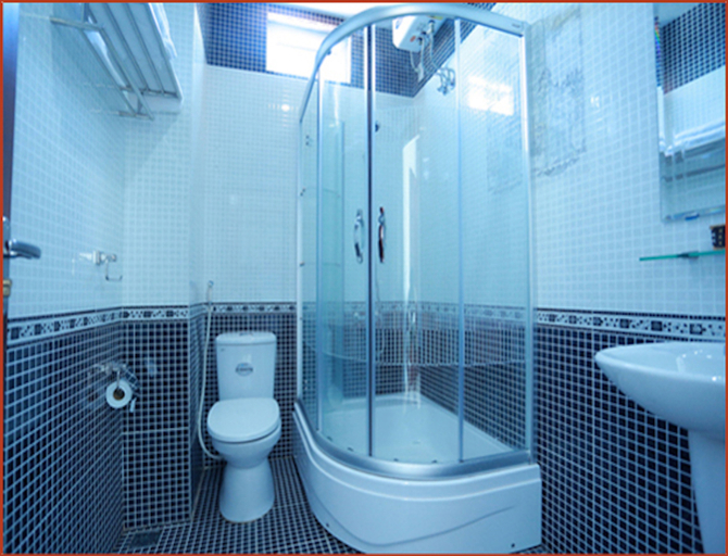 Bathroom 5, Tan Truong Son Hotel, Đồng Hới
