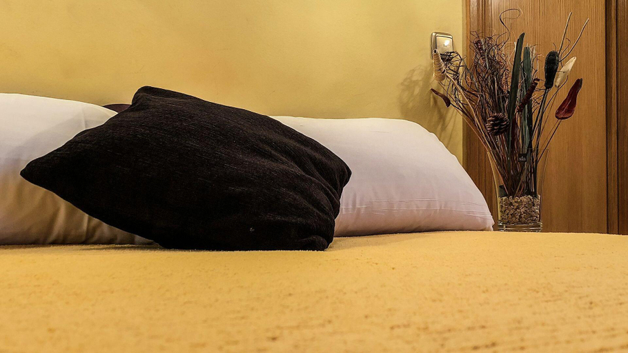 Bedroom 4, Hotel A Nieu, Huesca