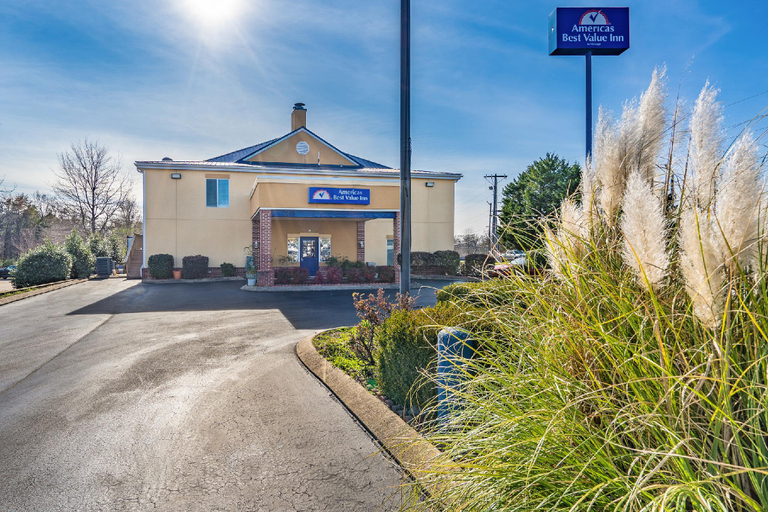 Exterior & Views 2, Suburban Studios Chattanooga Northeast - Ooltewah, Hamilton