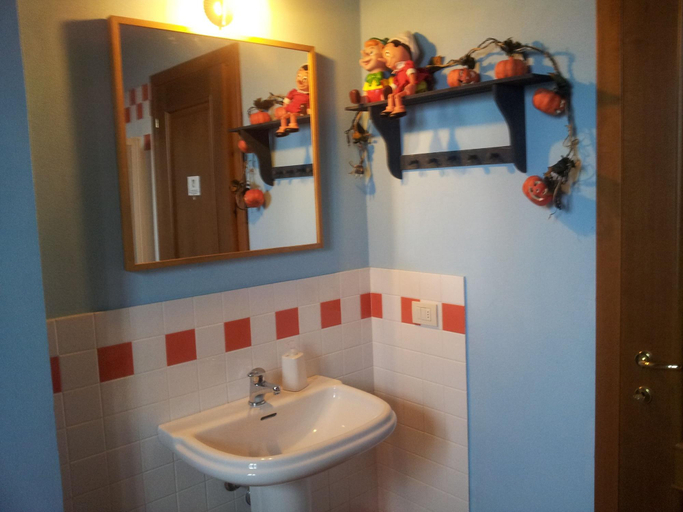 Bathroom 5, Il Pioppo e la Fonte, Pavia