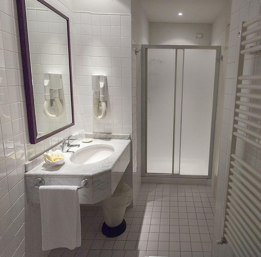 Bathroom 4, Hotel dei Gonzaga, Reggio Nell'Emilia