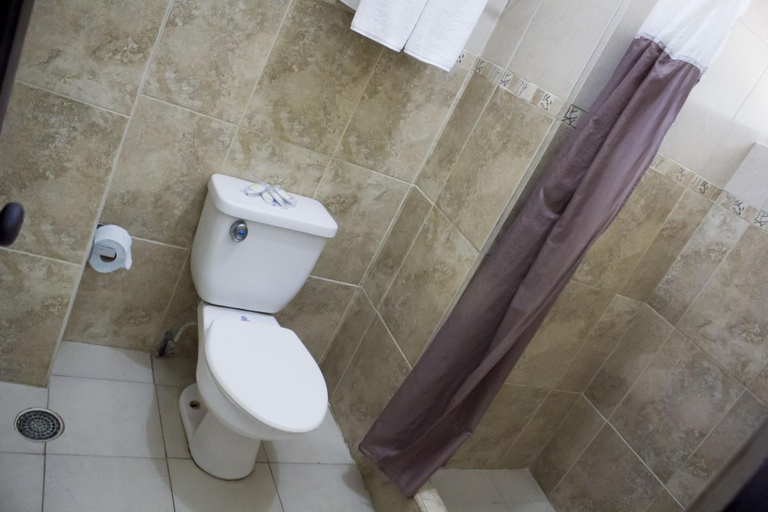 Bathroom 4, Hotel Playa Azul, Lázaro Cárdenas
