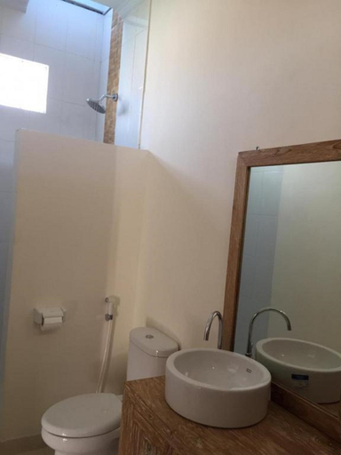 Bathroom 4, Laksmi Guest House, Badung