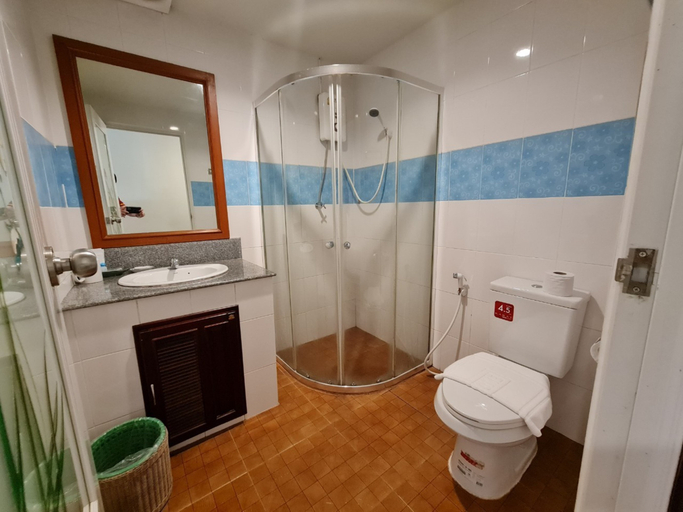 Bathroom 5, Phu Nga Hotel, Muang Phangnga