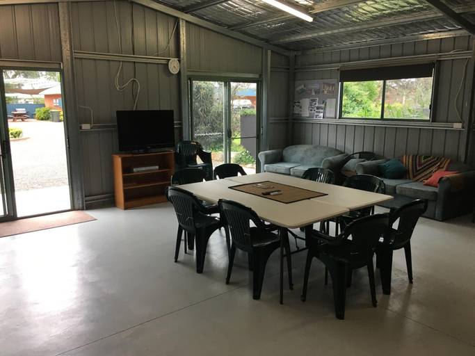Public Area 2, Avoca Motel, Pyrenees - North