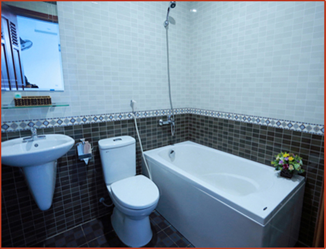 Bathroom 3, Tan Truong Son Hotel, Đồng Hới