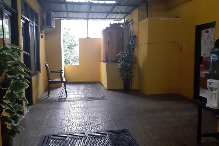 OYO 90299 Corner Guest House, Sidoarjo