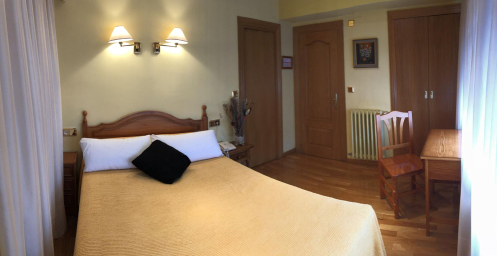 Bedroom 3, Hotel A Nieu, Huesca