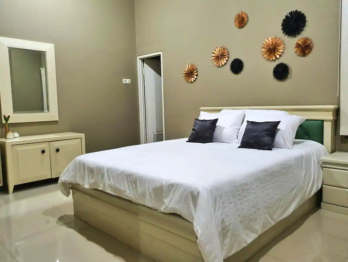 Bedroom 5, HAPPY NEST. Clean, WiFi, Walk to the Mall, Kitchen, North Jakarta
