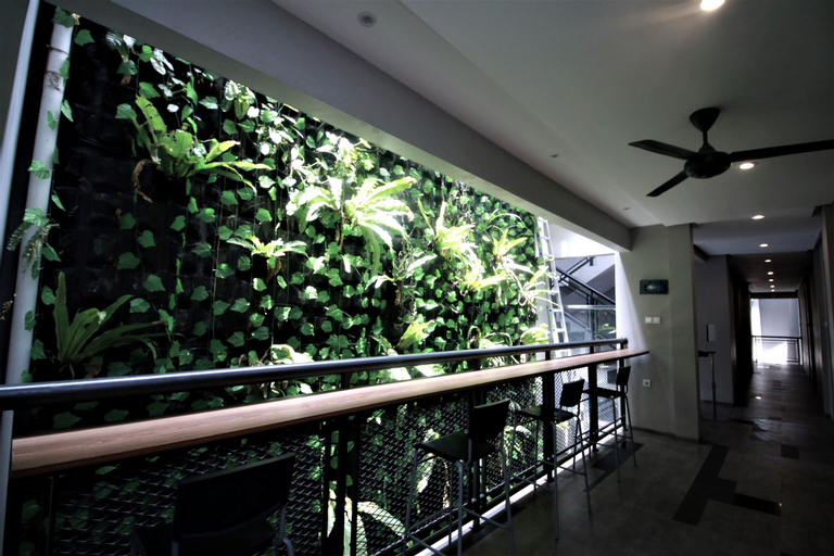 Exterior & Views 6
